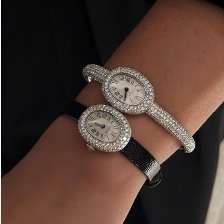 An image of the Cartier Baignoire watch.